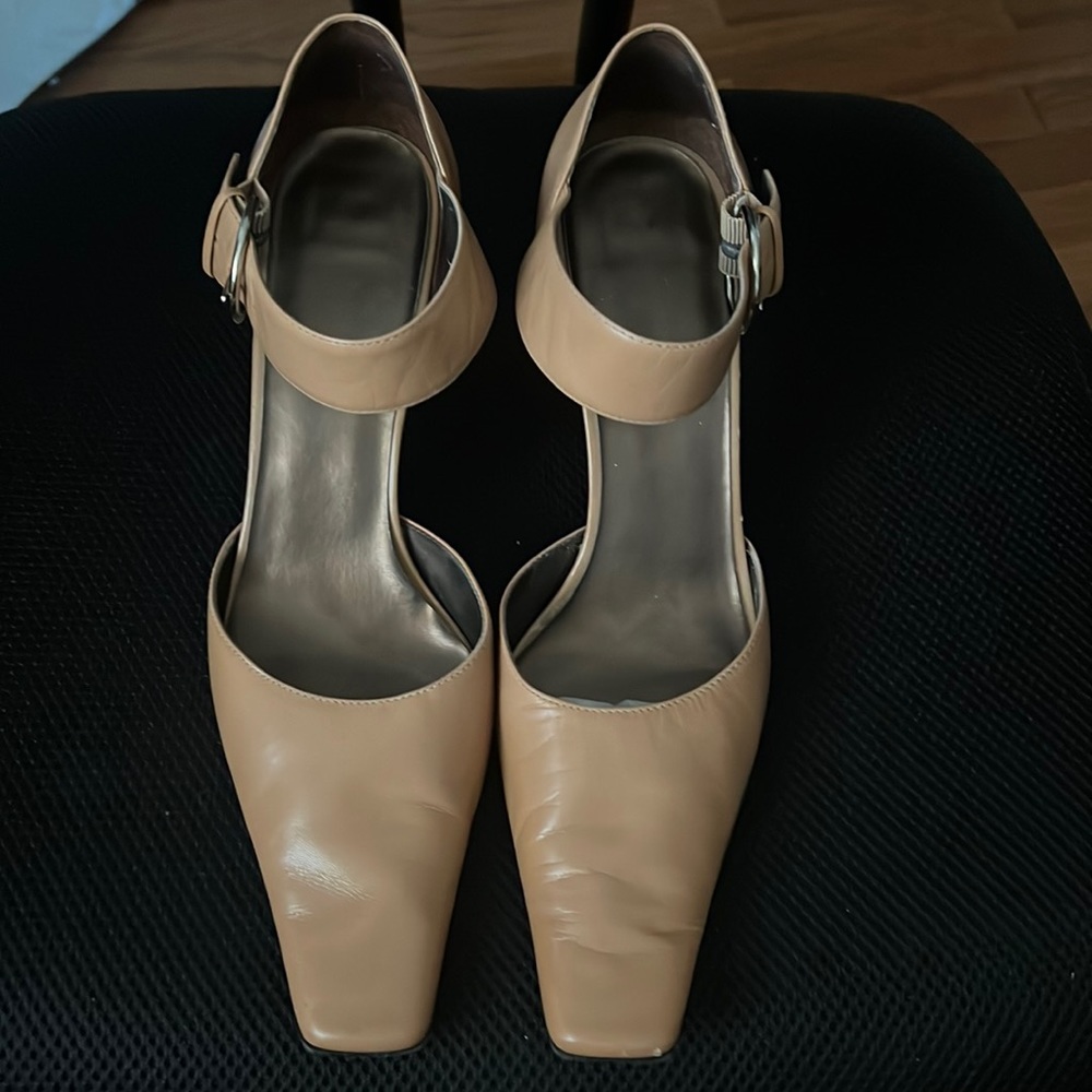 Woman Jones Wear, heels, pre owned size 9.5 tan
